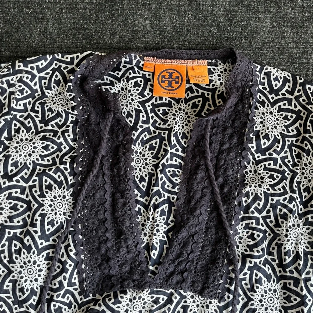 Tory Burch Tunic Top Womens 8 Navy Blue White Medallion Lace V-Neck Tassel Boho